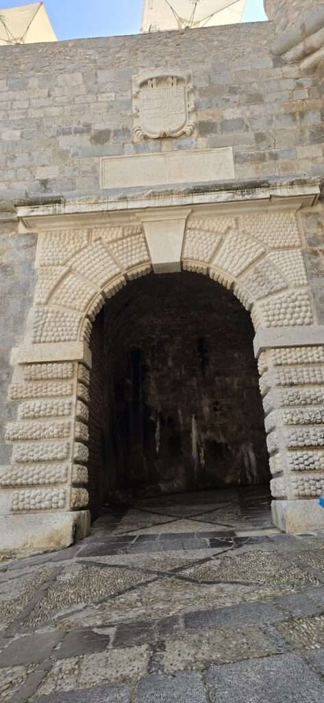 Peniscola Ciemna Brama